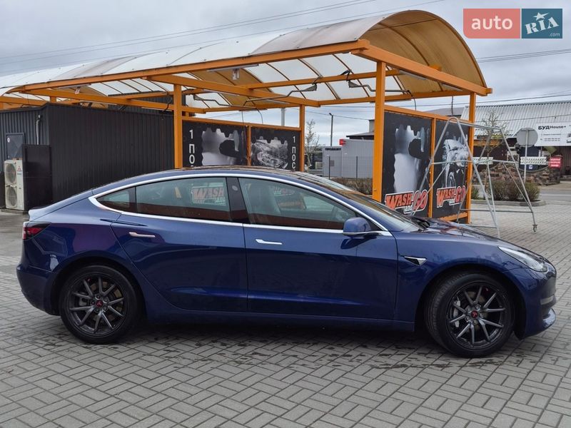 Седан Tesla Model 3 2020 в Гостомелі
