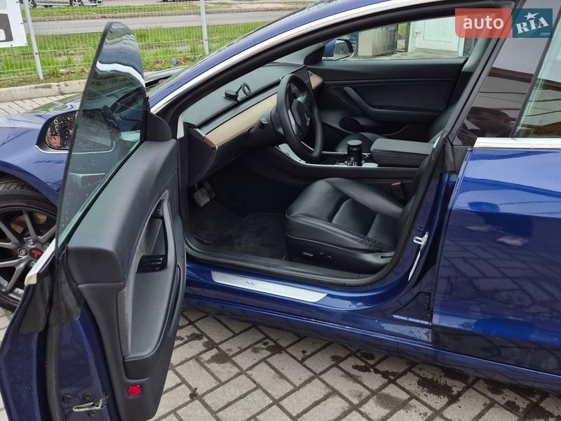 Седан Tesla Model 3 2020 в Гостомелі