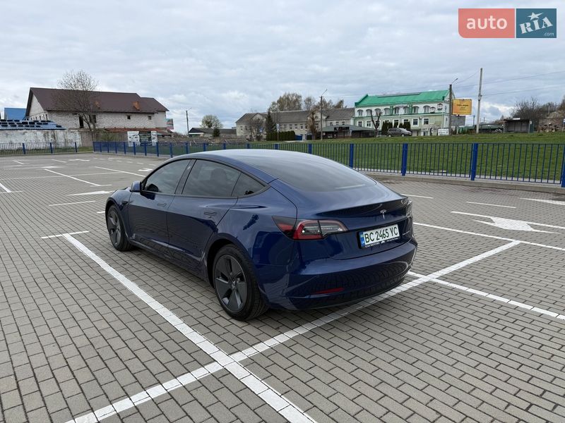 Седан Tesla Model 3 2022 в Львове