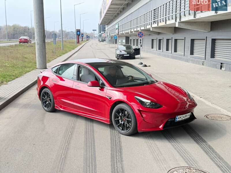Седан Tesla Model 3 2021 в Киеве