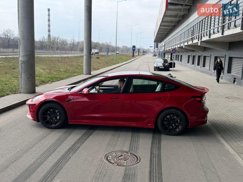 Седан Tesla Model 3 2021 в Киеве