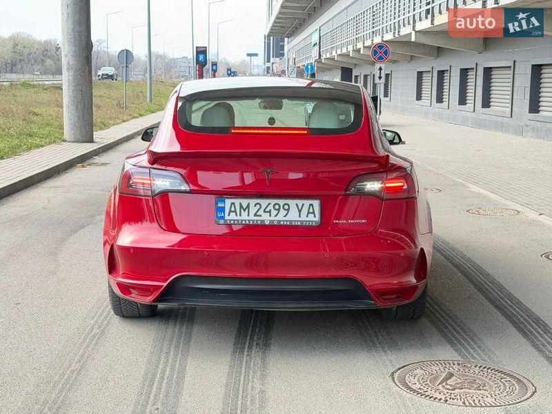 Седан Tesla Model 3 2021 в Киеве