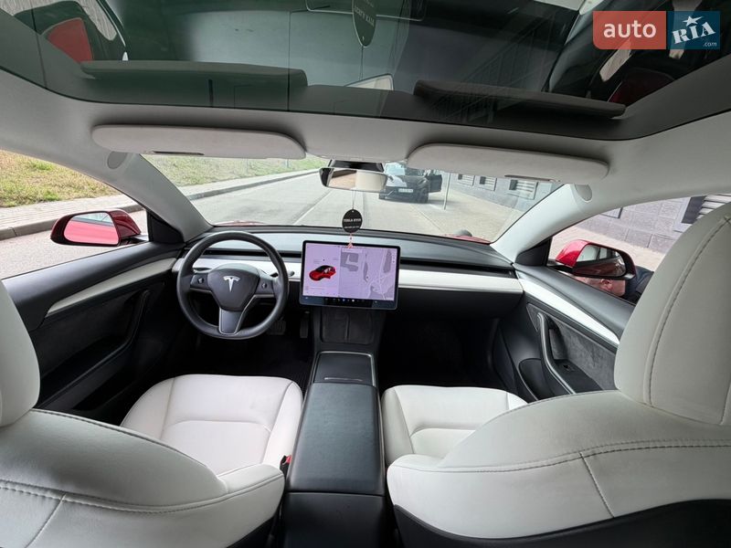 Седан Tesla Model 3 2021 в Киеве