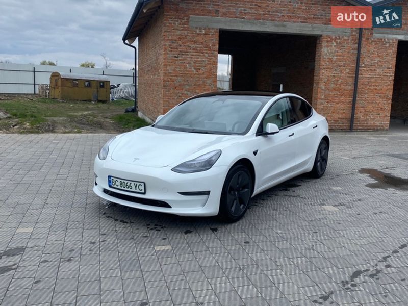 Седан Tesla Model 3 2023 в Буске