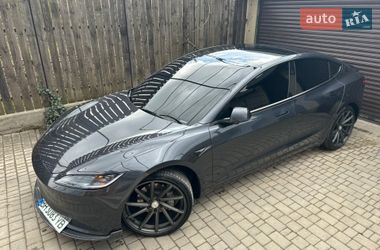 Седан Tesla Model 3 2024 в Черноморске