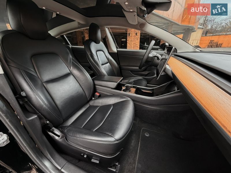 Седан Tesla Model 3 2020 в Одессе