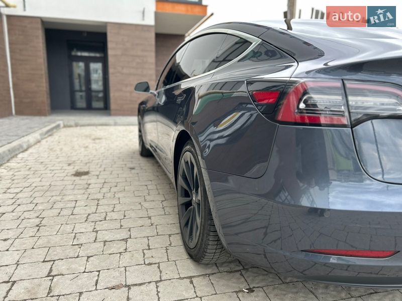 Седан Tesla Model 3 2020 в Сокалі