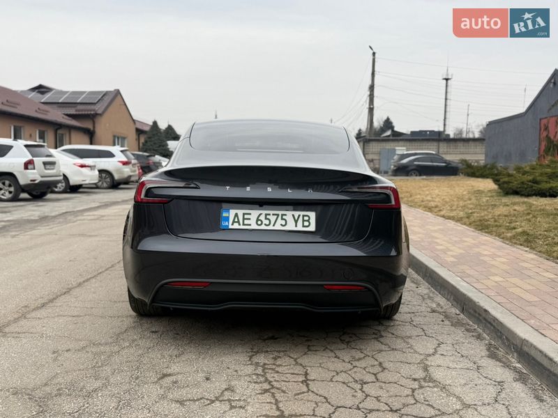 Седан Tesla Model 3 2024 в Днепре
