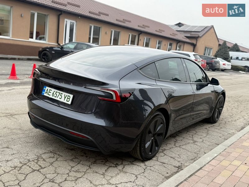 Седан Tesla Model 3 2024 в Днепре