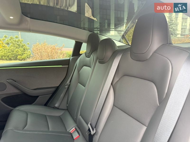 Седан Tesla Model 3 2024 в Днепре