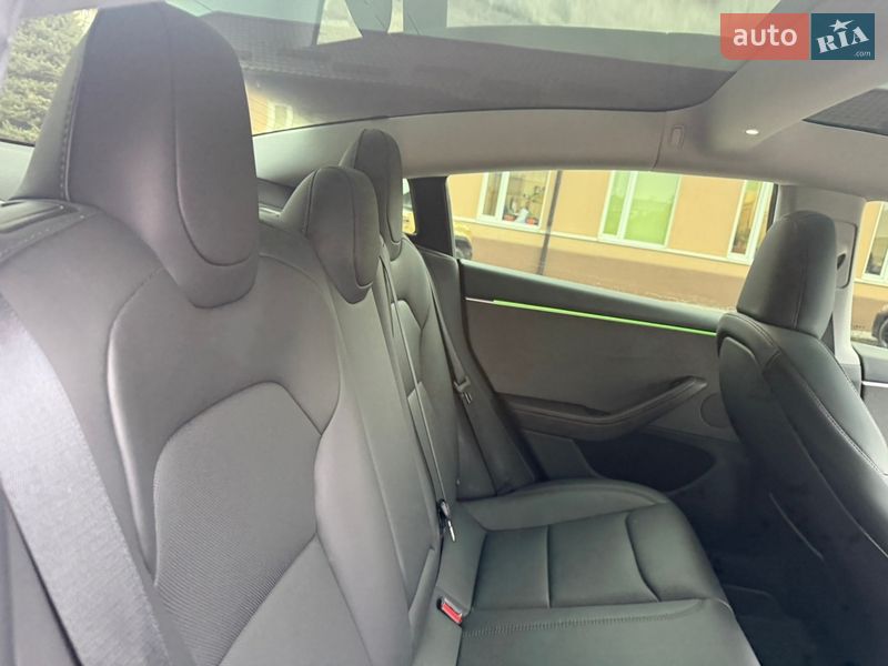 Седан Tesla Model 3 2024 в Днепре