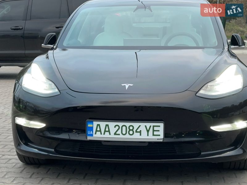 Седан Tesla Model 3 2020 в Киеве