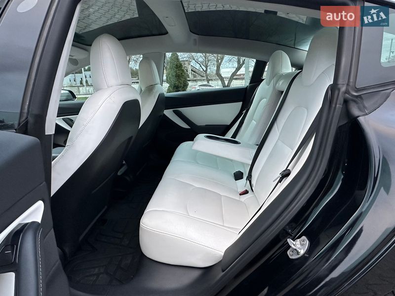Седан Tesla Model 3 2020 в Киеве