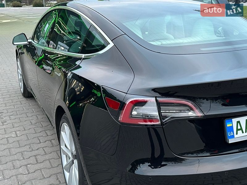 Седан Tesla Model 3 2020 в Киеве