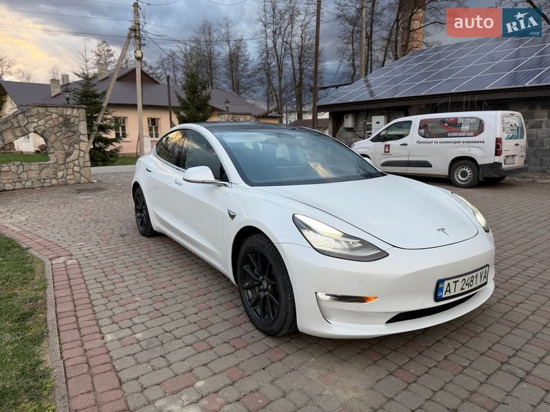 Седан Tesla Model 3 2019 в Калуше