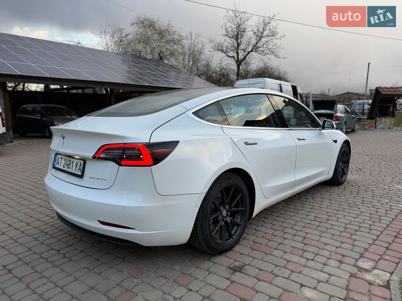 Седан Tesla Model 3 2019 в Калуше