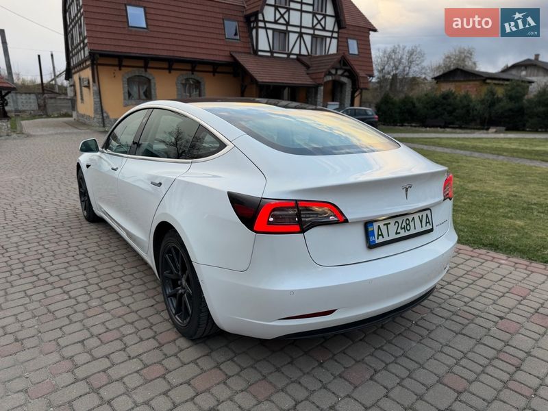 Седан Tesla Model 3 2019 в Калуше