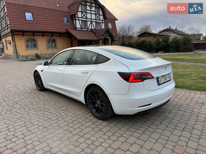 Седан Tesla Model 3 2019 в Калуше