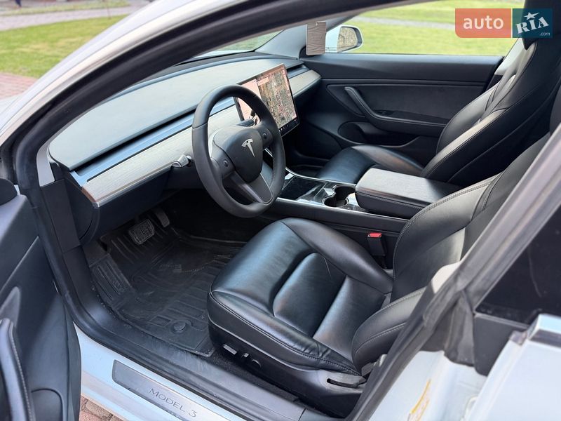 Седан Tesla Model 3 2019 в Калуше