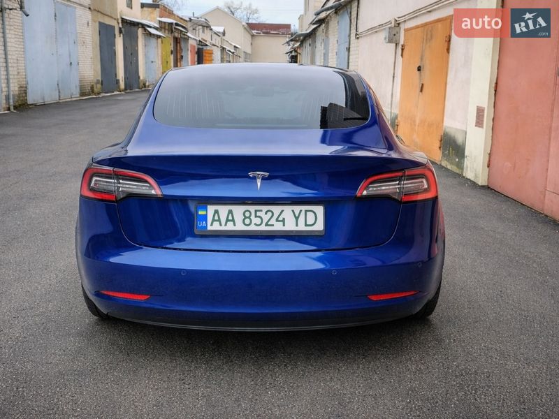 Седан Tesla Model 3 2019 в Киеве