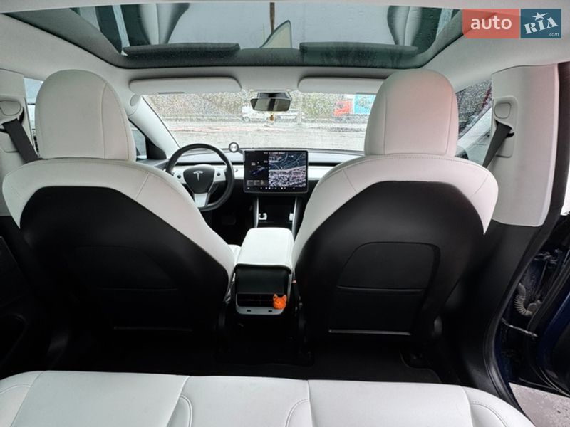 Седан Tesla Model 3 2019 в Києві