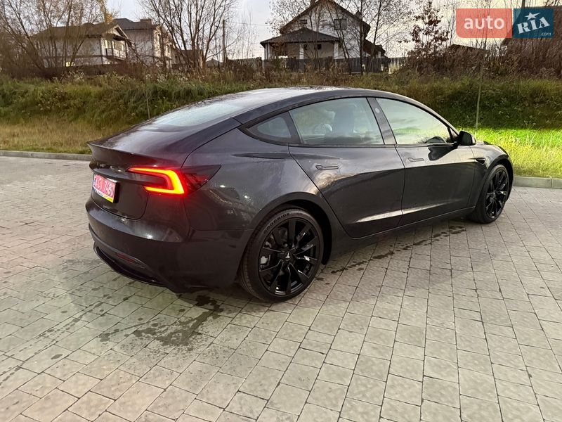 Седан Tesla Model 3 2024 в Львове