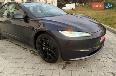 Седан Tesla Model 3 2024 в Львове