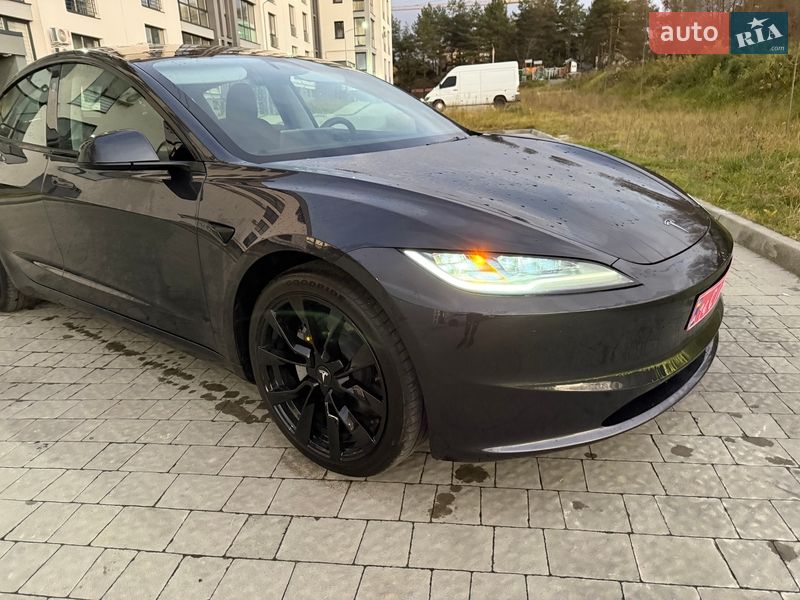 Седан Tesla Model 3 2024 в Львове