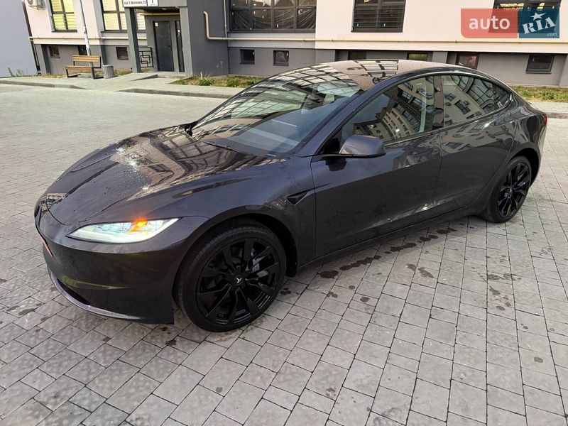 Седан Tesla Model 3 2024 в Львове