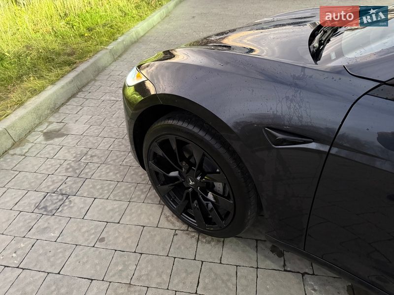 Седан Tesla Model 3 2024 в Львове