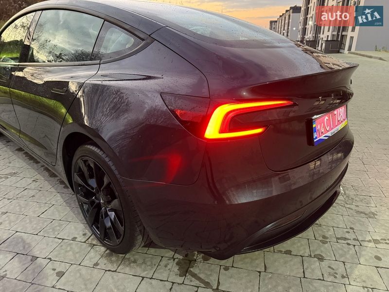 Седан Tesla Model 3 2024 в Львове