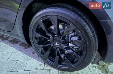 Седан Tesla Model 3 2024 в Львове
