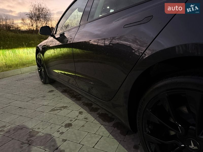 Седан Tesla Model 3 2024 в Львове