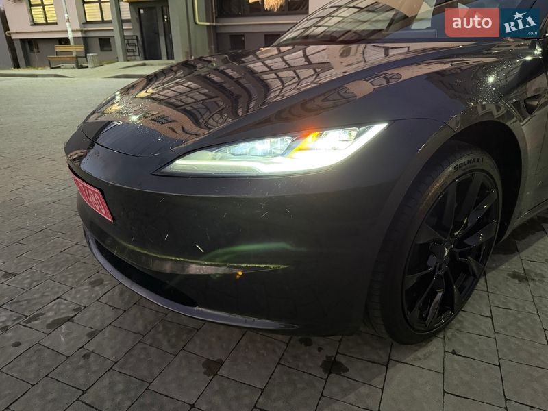 Седан Tesla Model 3 2024 в Львове