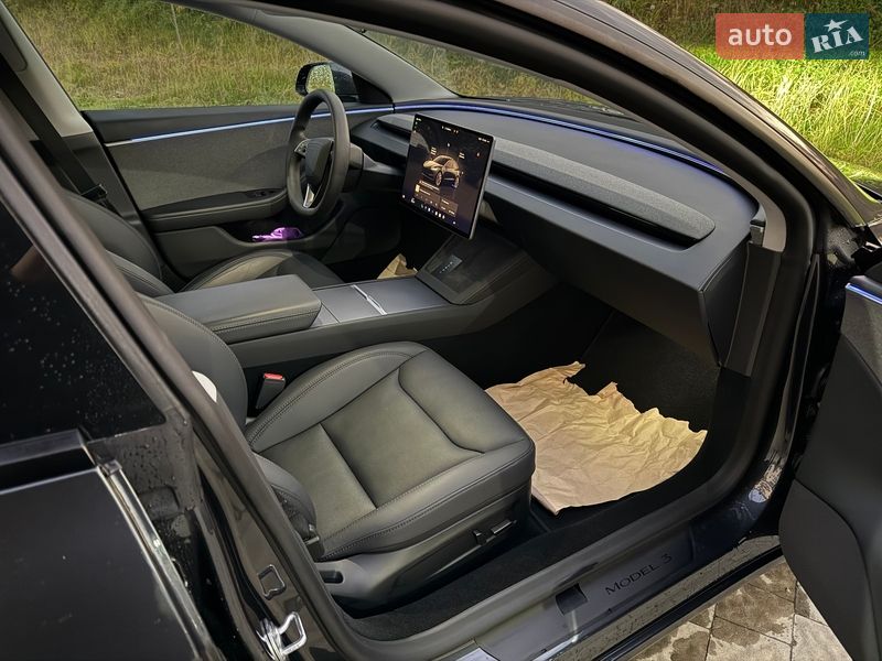 Седан Tesla Model 3 2024 в Львове