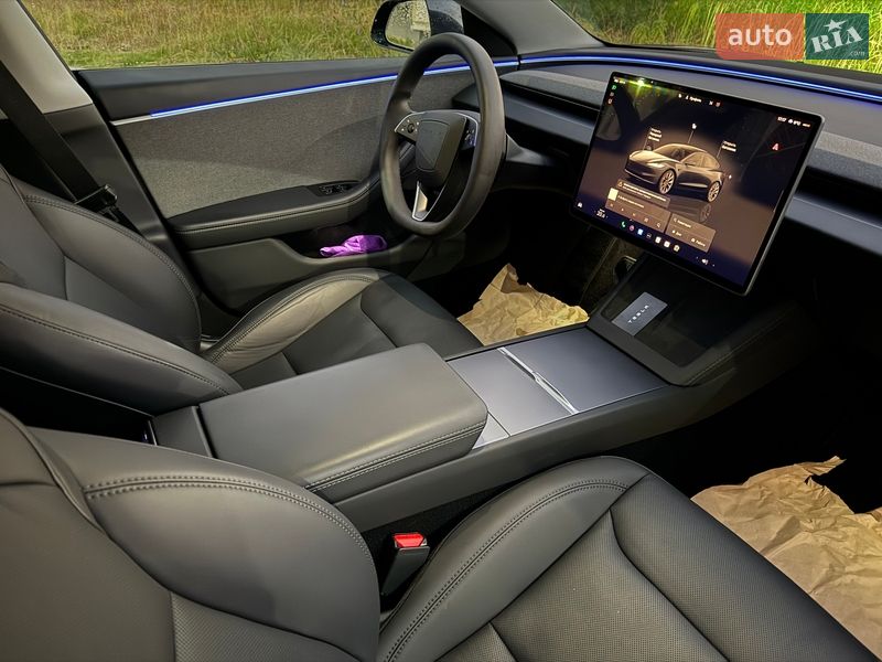 Седан Tesla Model 3 2024 в Львове