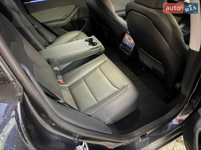 Седан Tesla Model 3 2024 в Львове