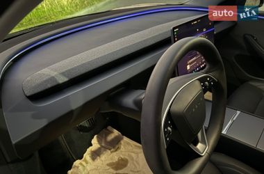 Седан Tesla Model 3 2024 в Львове