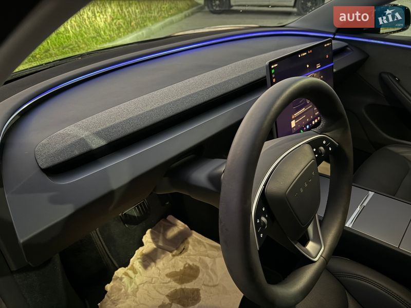 Седан Tesla Model 3 2024 в Львове
