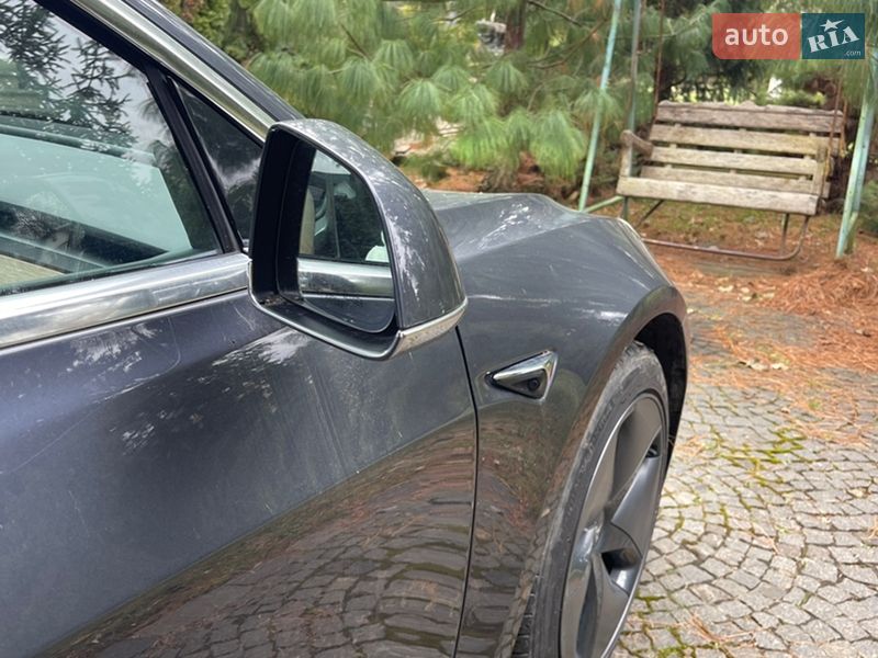 Седан Tesla Model 3 2020 в Тернополе