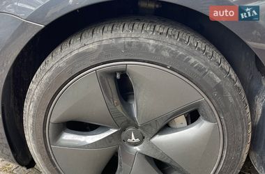 Седан Tesla Model 3 2020 в Тернополе