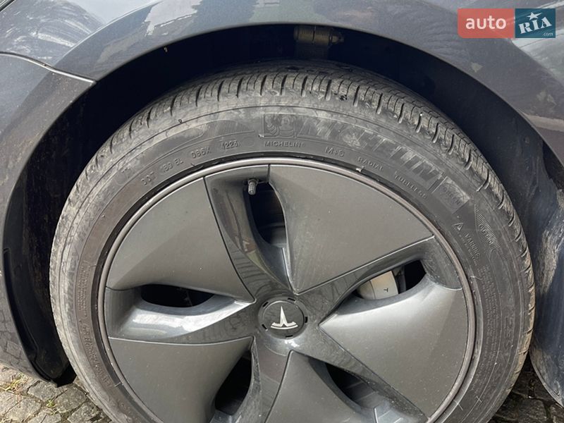 Седан Tesla Model 3 2020 в Тернополе