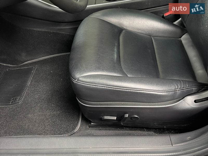 Седан Tesla Model 3 2020 в Тернополе
