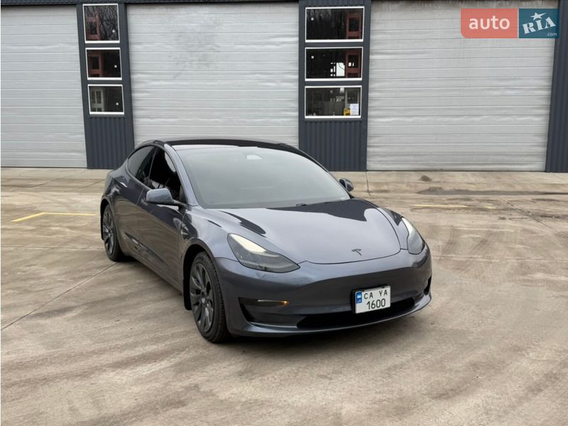 Седан Tesla Model 3 2018 в Золотоноші