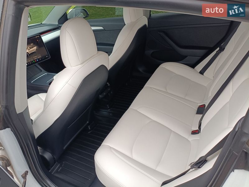 Седан Tesla Model 3 2022 в Кривому Розі