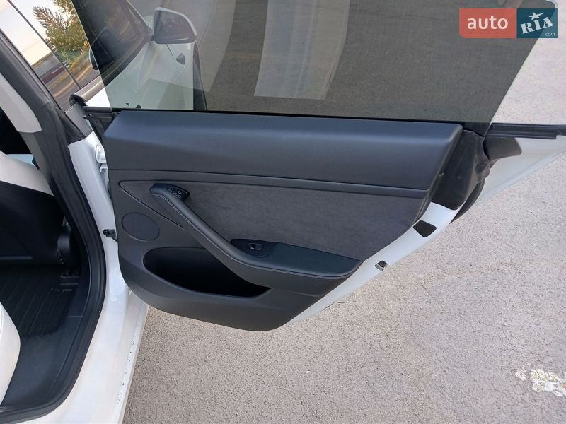 Седан Tesla Model 3 2022 в Кривому Розі