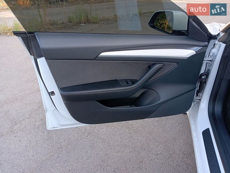 Седан Tesla Model 3 2022 в Кривому Розі