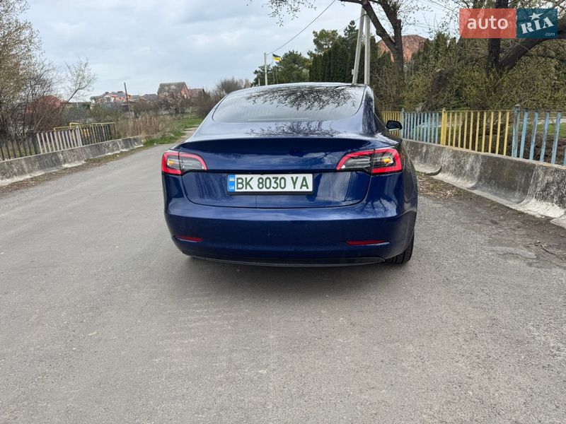 Седан Tesla Model 3 2018 в Ровно