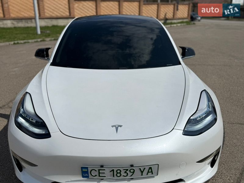 Седан Tesla Model 3 2020 в Черновцах