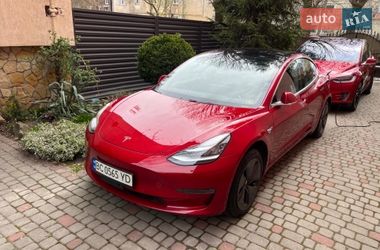 Седан Tesla Model 3 2018 в Львове